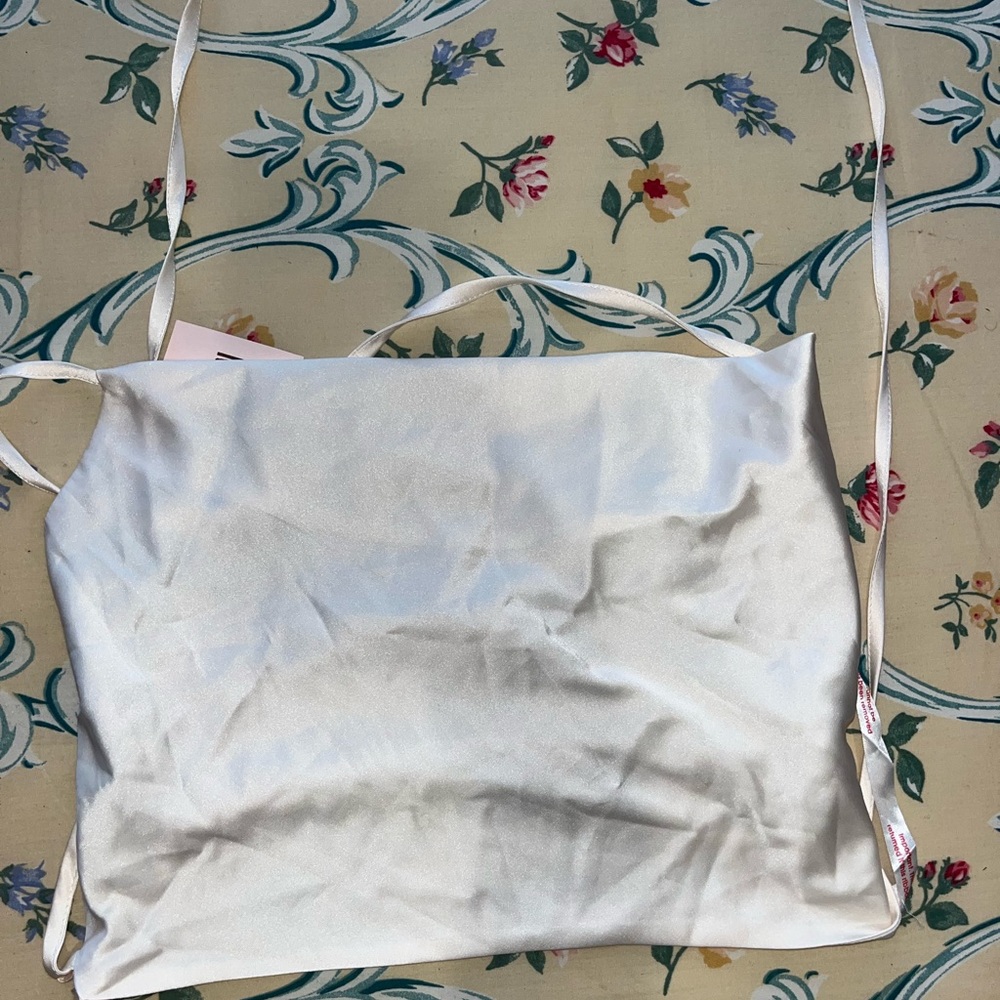 Size US 4; cream tie back cami stain crop top from misguided